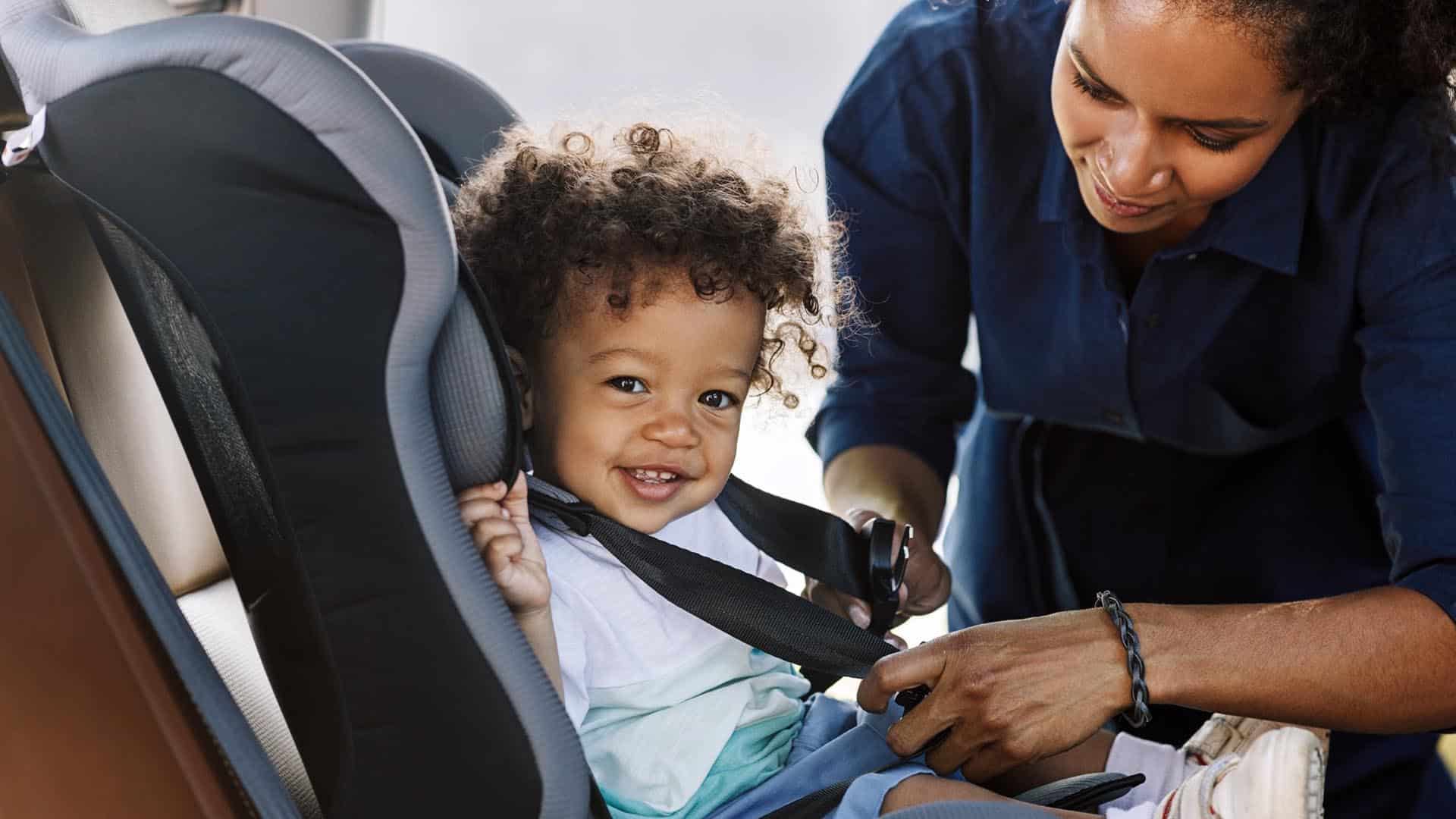 image should a kid in a lyft car seat in a vehicle