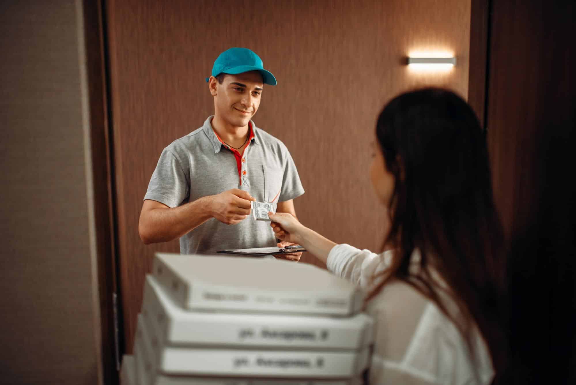 How much should you tip a delivery driver: Tipping a pizza delivery driver