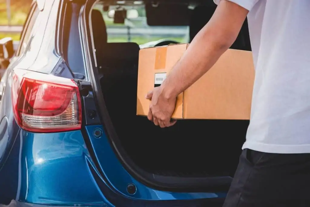 stock image showing a man loading boxes into a vehicle for how much do amazon flex drivers make post