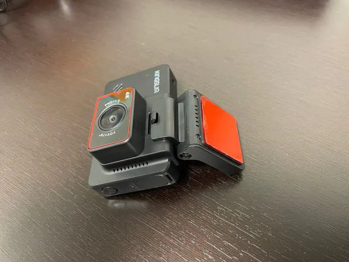 picture of a kingslim d4 dash cam sitting on a desk - for kingslim d4 review