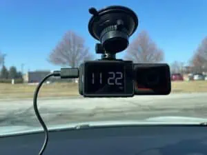 a picture of a kingslim d6 dashcam in my windshield